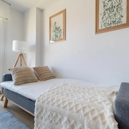 By Ladeira Con Garaje 바이오나