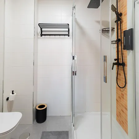 By Ladeira Con Garaje 아파트 바이오나