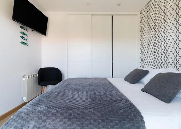 By Ladeira Con Garaje アパート バイヨーナ