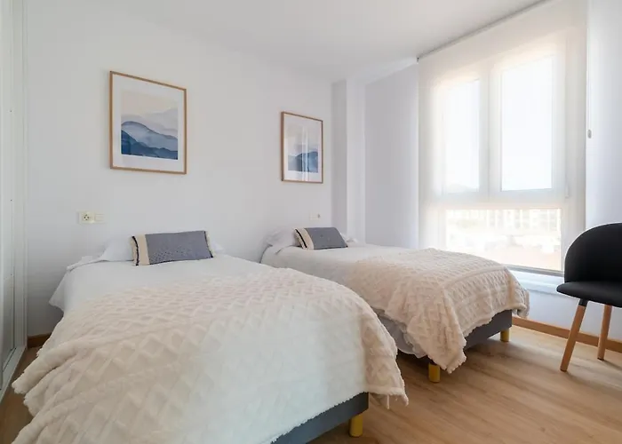 By Ladeira Con Garaje アパート バイヨーナ